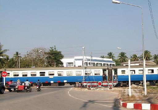 Bangburd 17.jpg - In Bang Saphan -Eisenbahnübergang